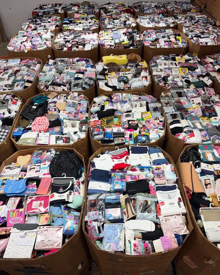 Apparel and Accessories Pallets – Mixed Fashion Lots For Sale - Image 8