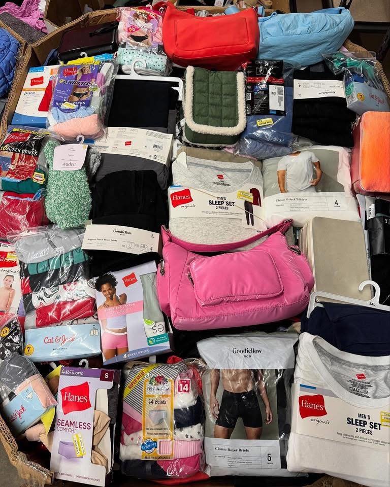 Apparel and Accessories Pallets – Mixed Fashion Lots For Sale - Image 6