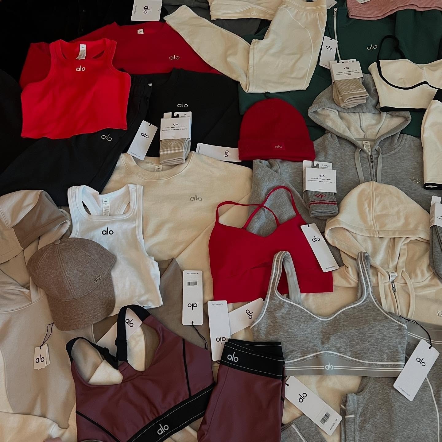 Overstock Lululemon Clothes Pallets with Tags - Image 5