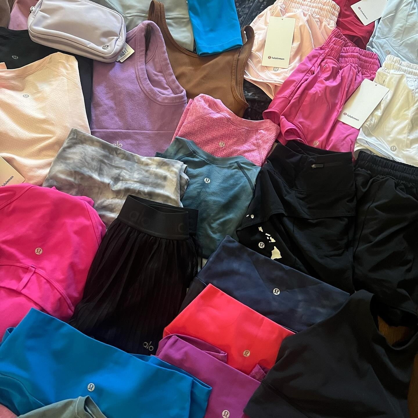 Overstock Lululemon Clothes Pallets with Tags - Image 6