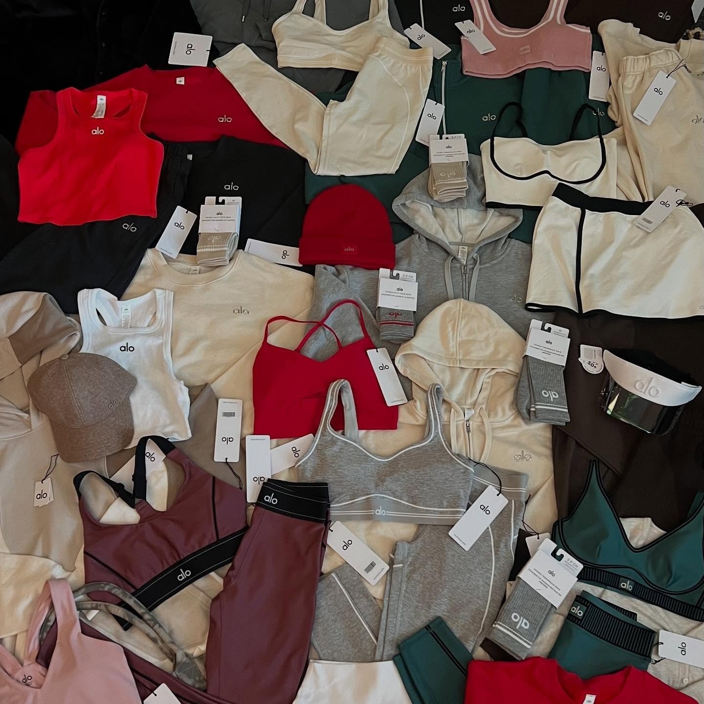 Overstock Lululemon Clothes Pallets with Tags - Image 8