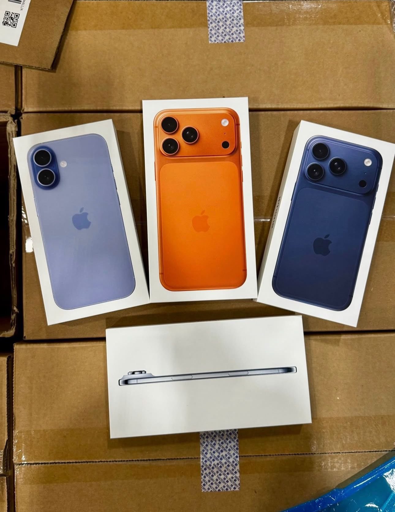 Mixed iphone Smartphone Closeout Overstock Lots - Image 3