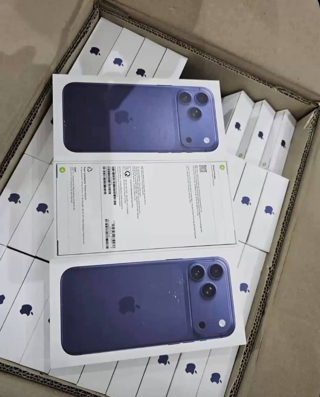 Mixed iphone Smartphone Closeout Overstock Lots - Image 4