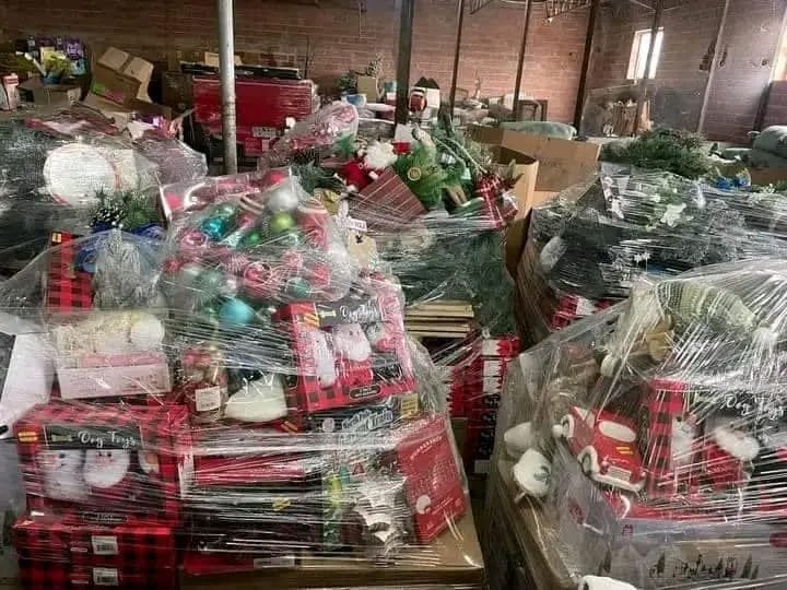 Wholesale Christmas Liquidation Pallet Sale - Image 3