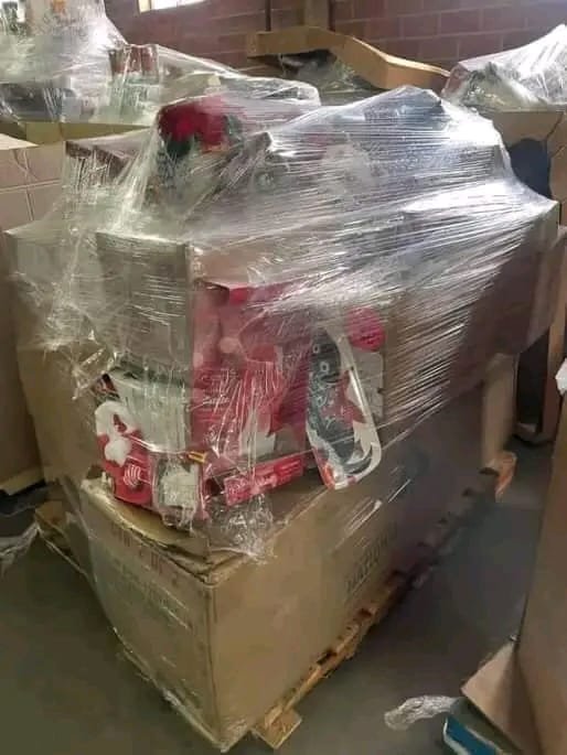 Wholesale Christmas Liquidation Pallet Sale - Image 7