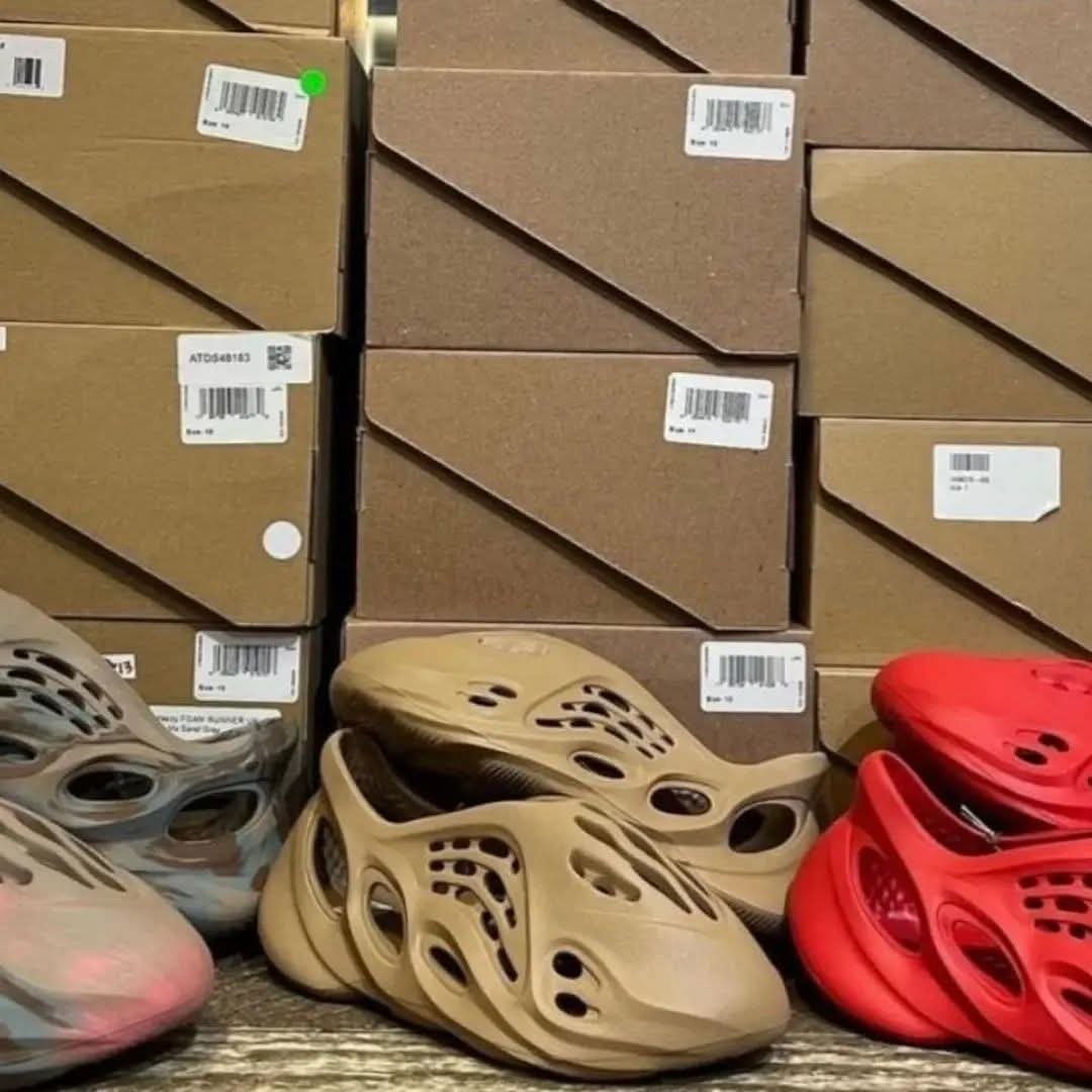 Yeezy Foam Shoes Pallets - Image 4