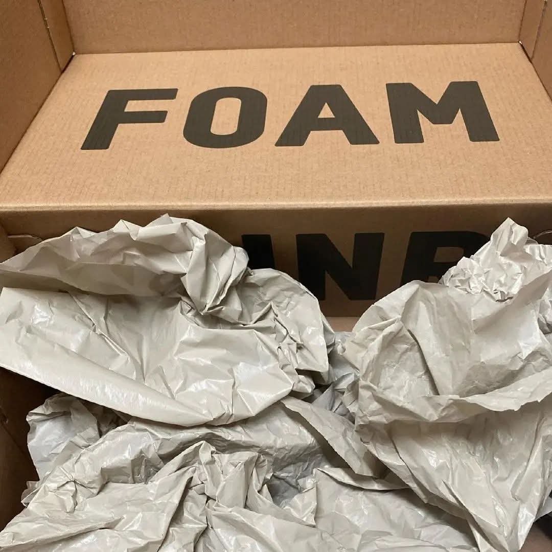 Yeezy Foam Shoes Pallets - Image 2